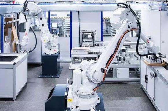 诺基亚展示未来工厂:5g自动化机器人与人类和谐共处